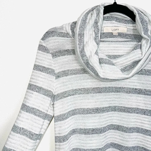 LOFT Light Gray & White Striped Cowl Neck Plush Tunic Sweater Xsmall Women’s - Picture 3 of 10